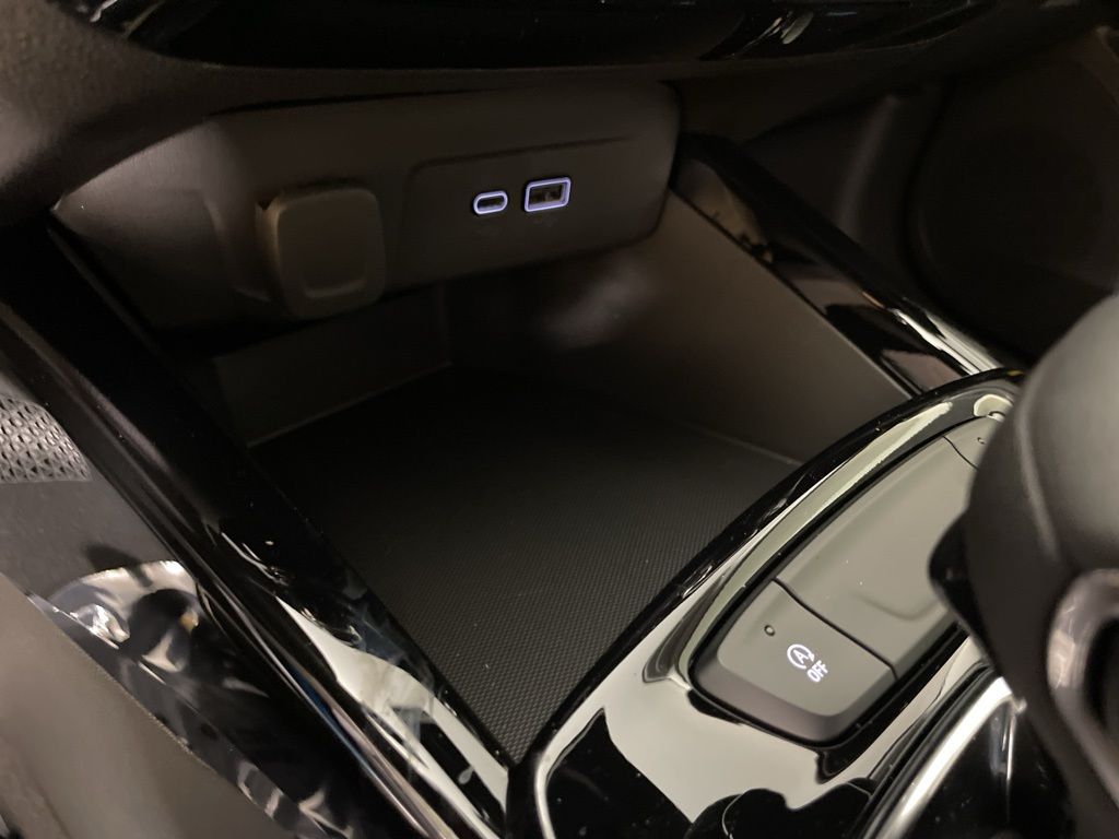 Vehicle image 35 of 48