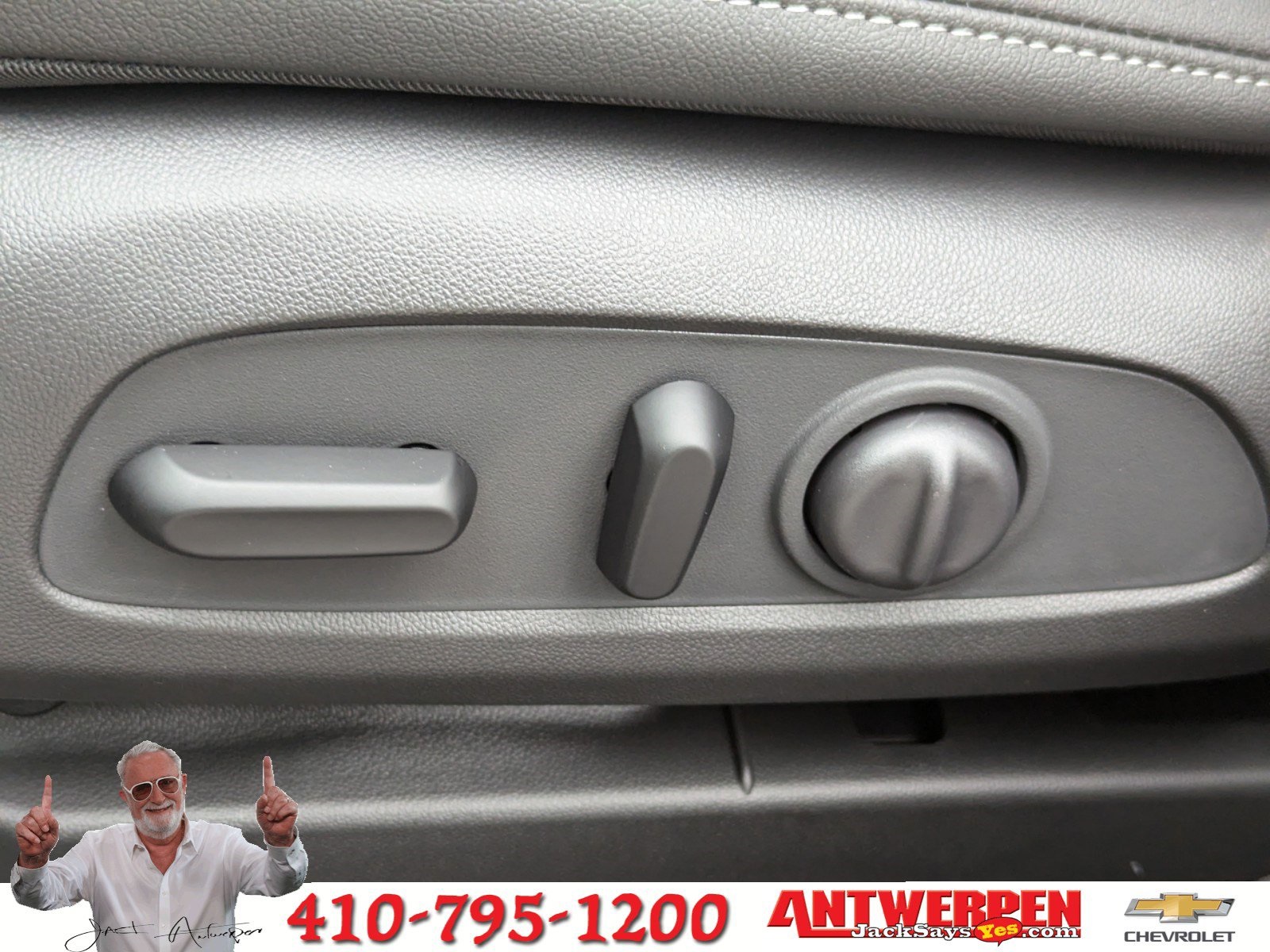 Vehicle image 17 of 26