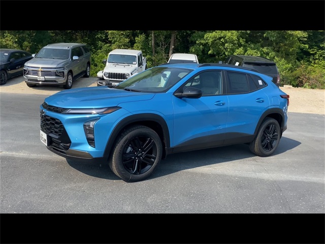 2025 Chevrolet Trax ACTIV Image 2 of 27