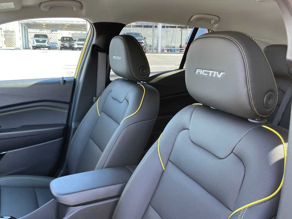 Vehicle image 32 of 64