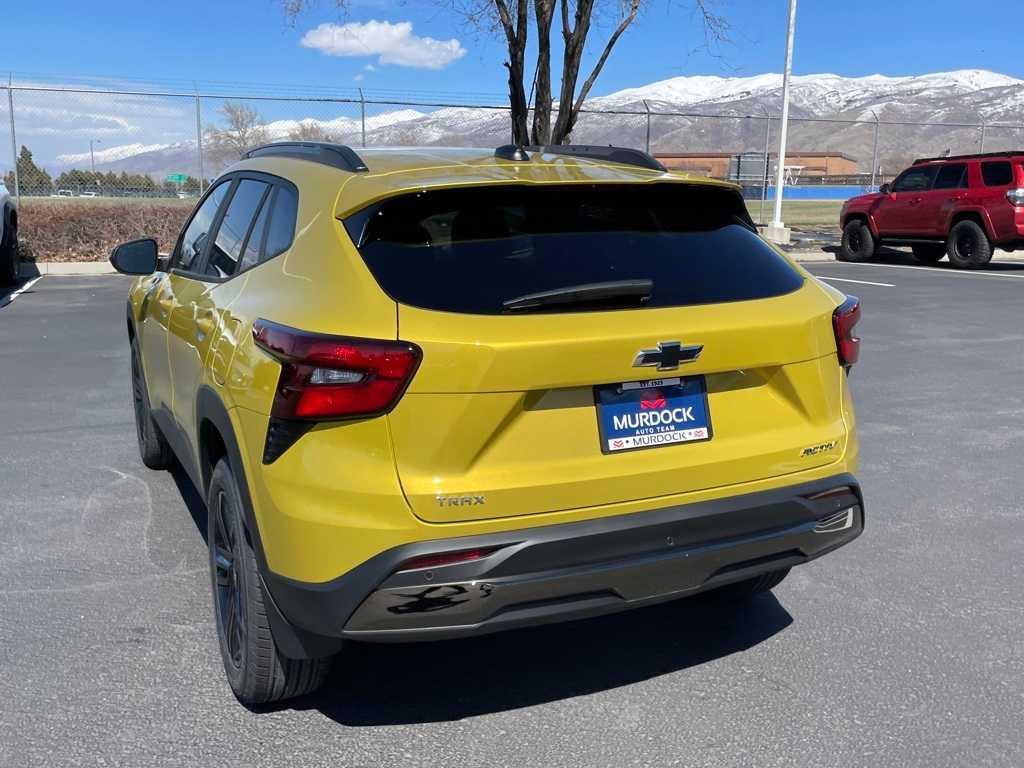 Vehicle image 18 of 64