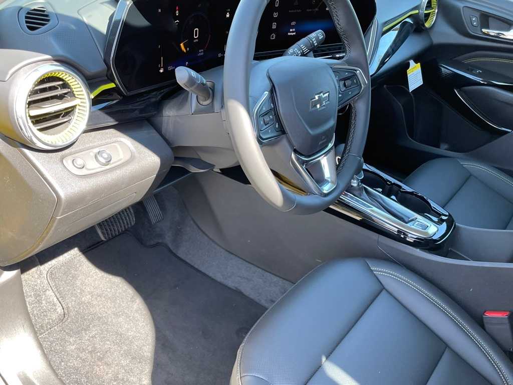 Vehicle image 33 of 64