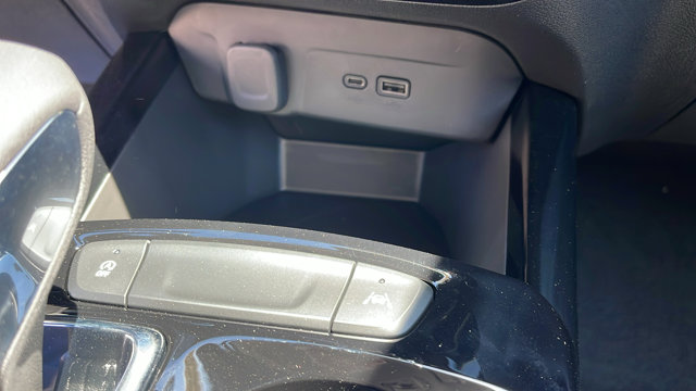 Vehicle image 18 of 34
