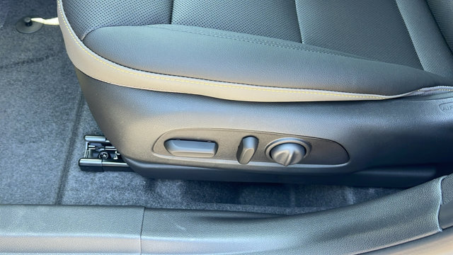 Vehicle image 30 of 34