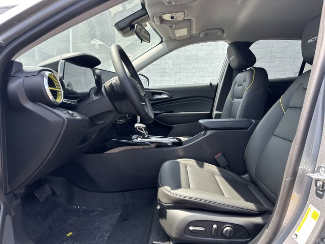 Vehicle image 11 of 25
