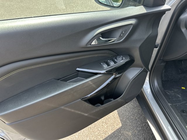 Vehicle image 18 of 25