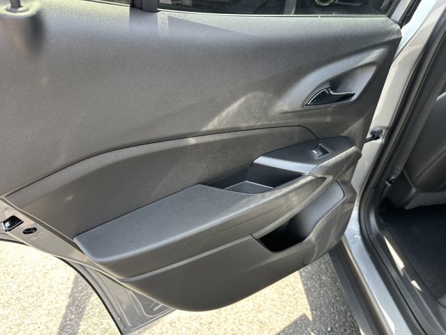 Vehicle image 17 of 25