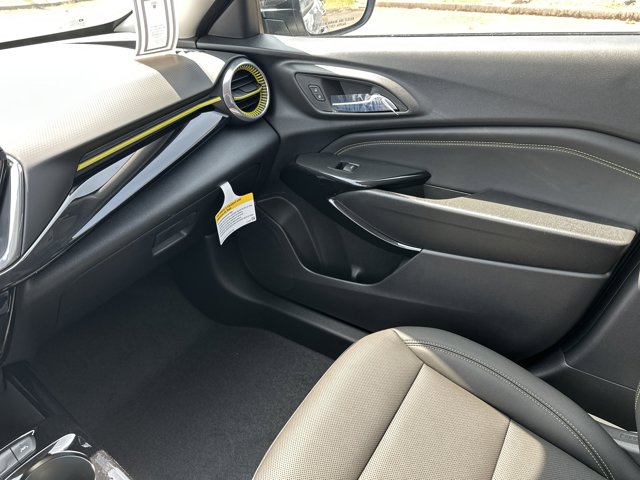 Vehicle image 13 of 25