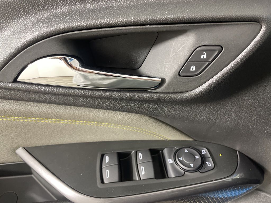 Vehicle image 32 of 48