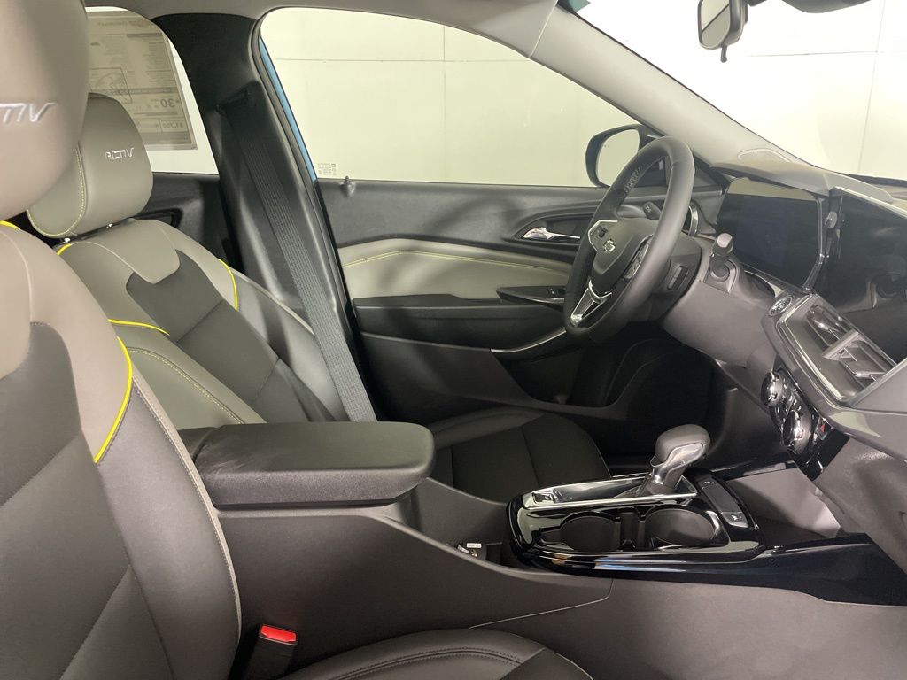 Vehicle image 26 of 48