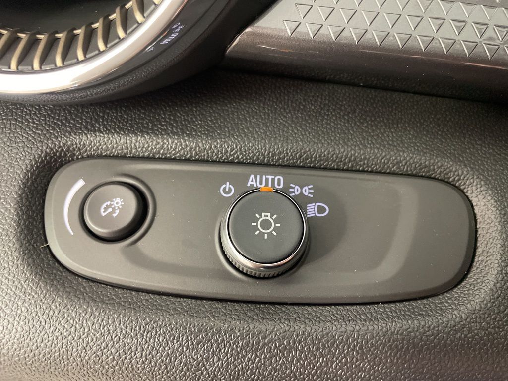 Vehicle image 40 of 48