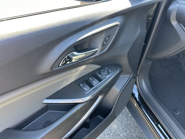 Vehicle image 16 of 25
