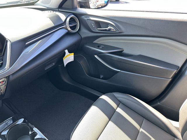 Vehicle image 13 of 25