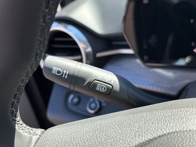 Vehicle image 18 of 25