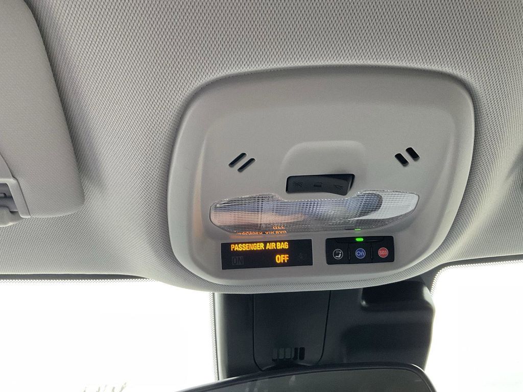 Vehicle image 21 of 31