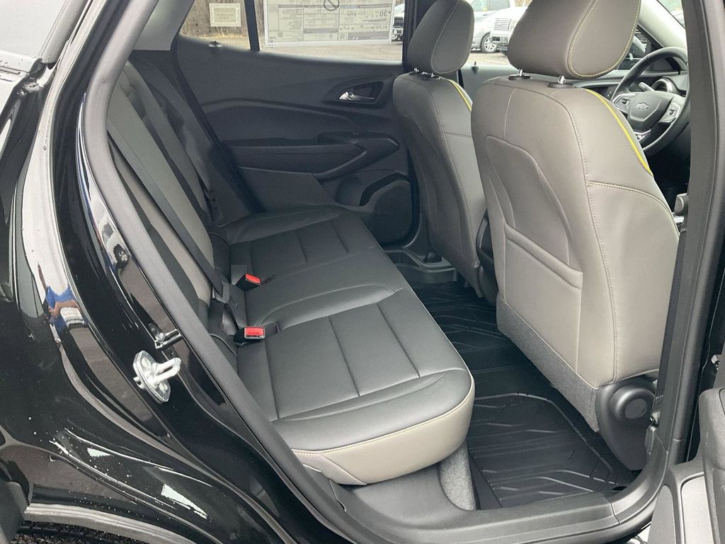 Vehicle image 27 of 31