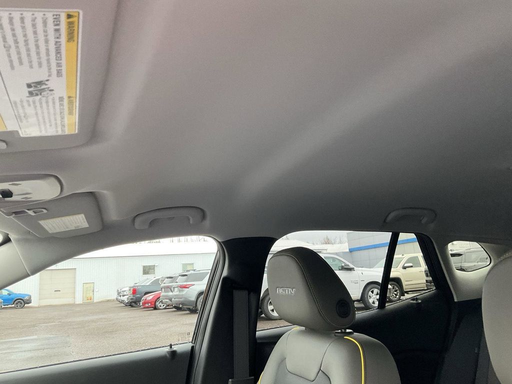 Vehicle image 23 of 31