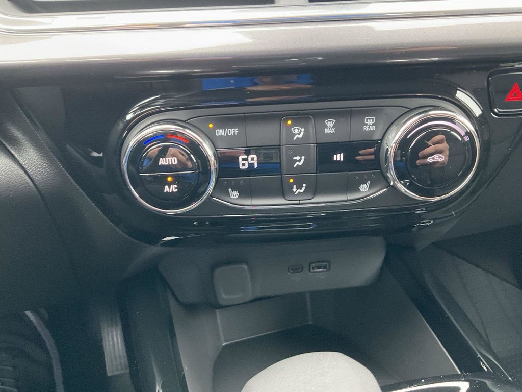 Vehicle image 16 of 31