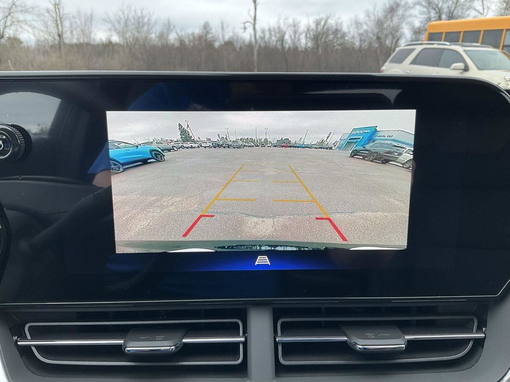 Vehicle image 20 of 31