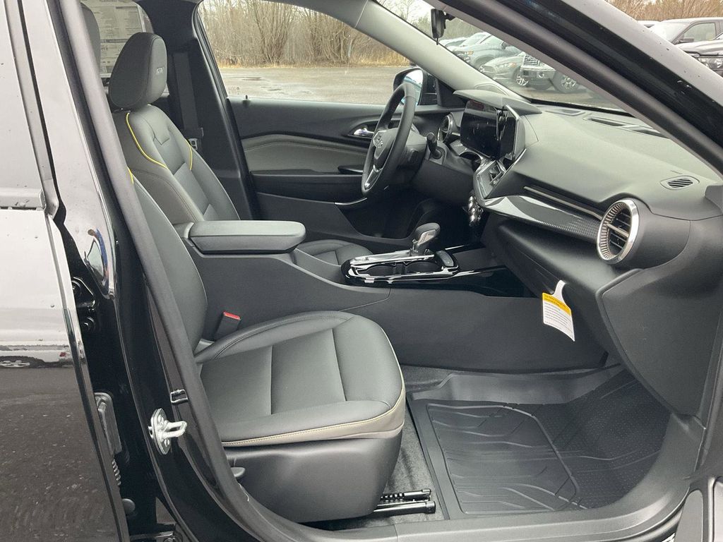 Vehicle image 26 of 31