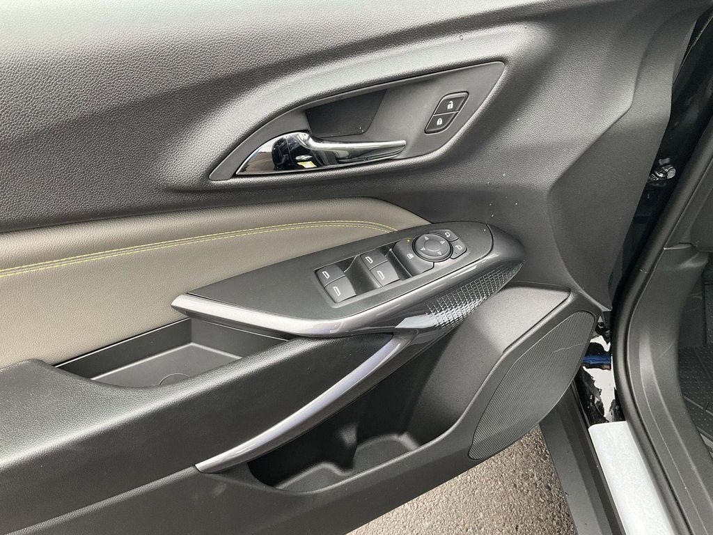 Vehicle image 24 of 31