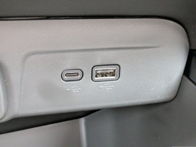 Vehicle image 20 of 27