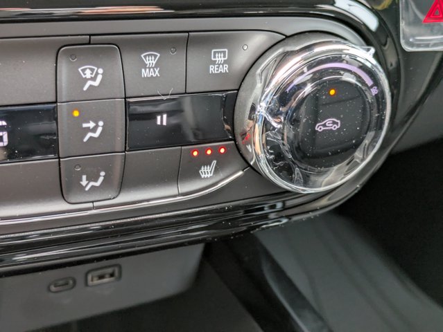 Vehicle image 21 of 27