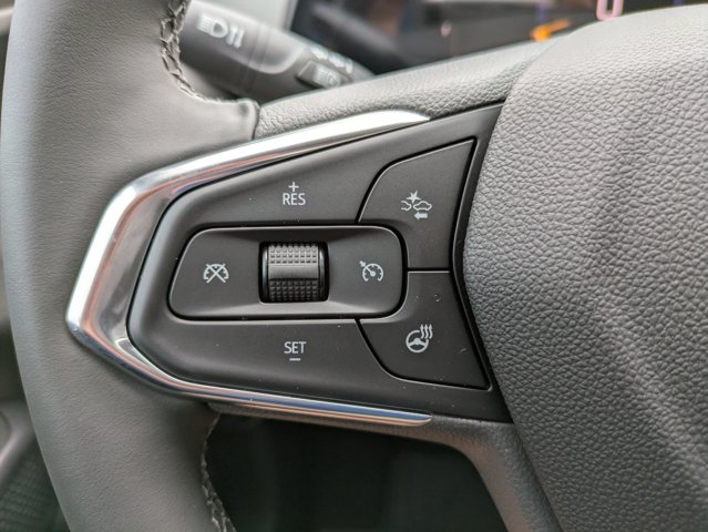 Vehicle image 23 of 27