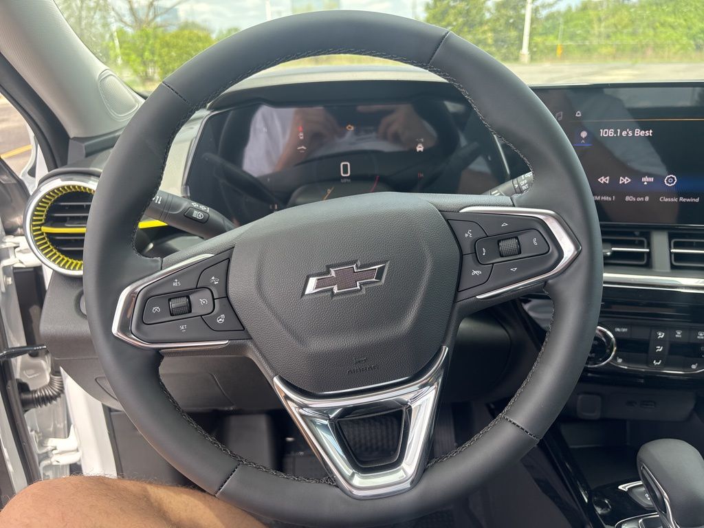 Vehicle image 15 of 18