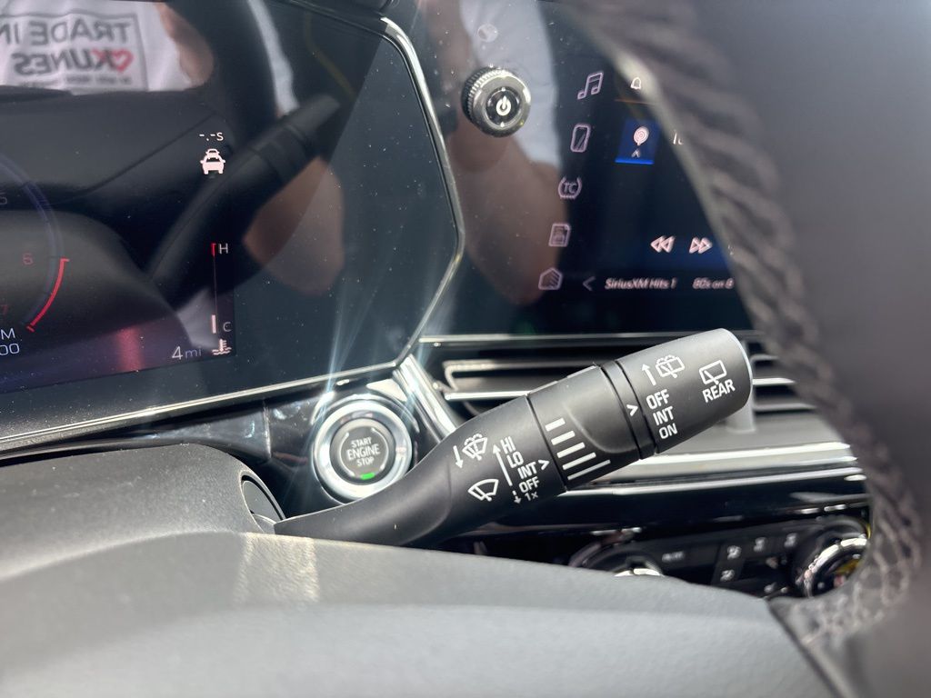 Vehicle image 11 of 18