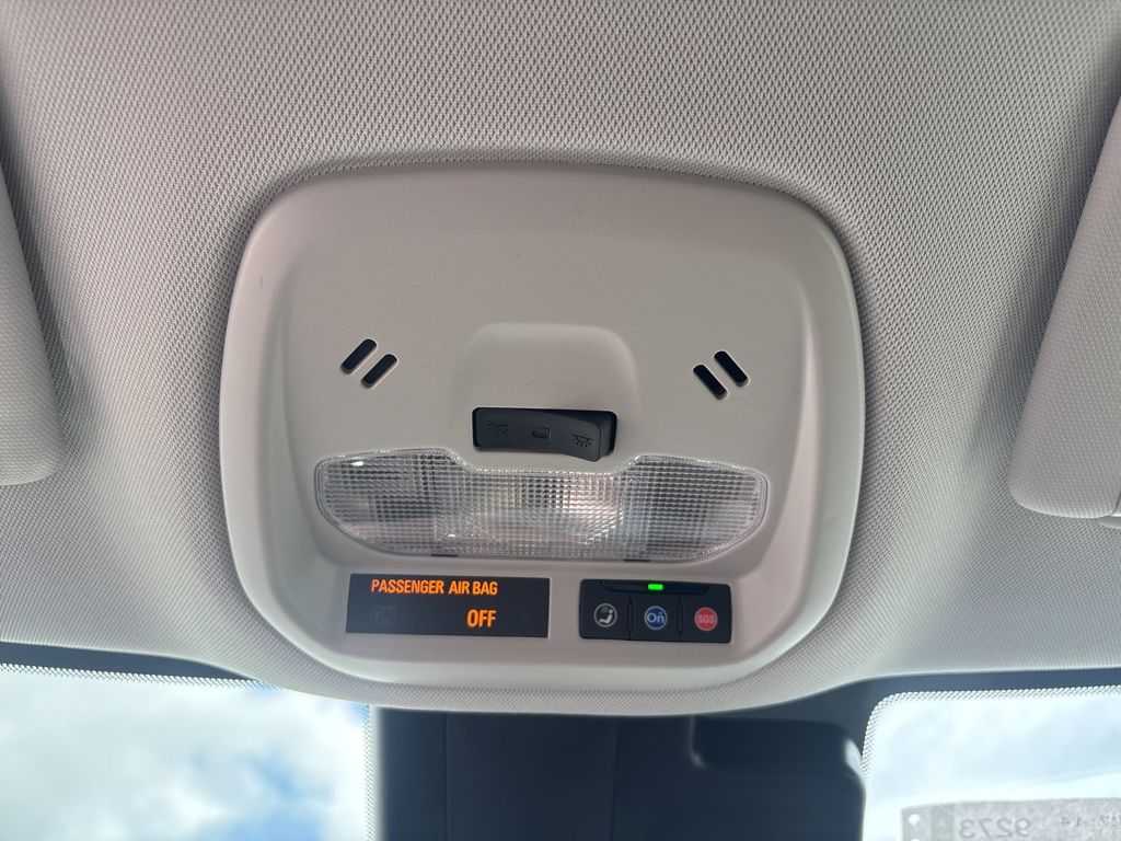 Vehicle image 17 of 18