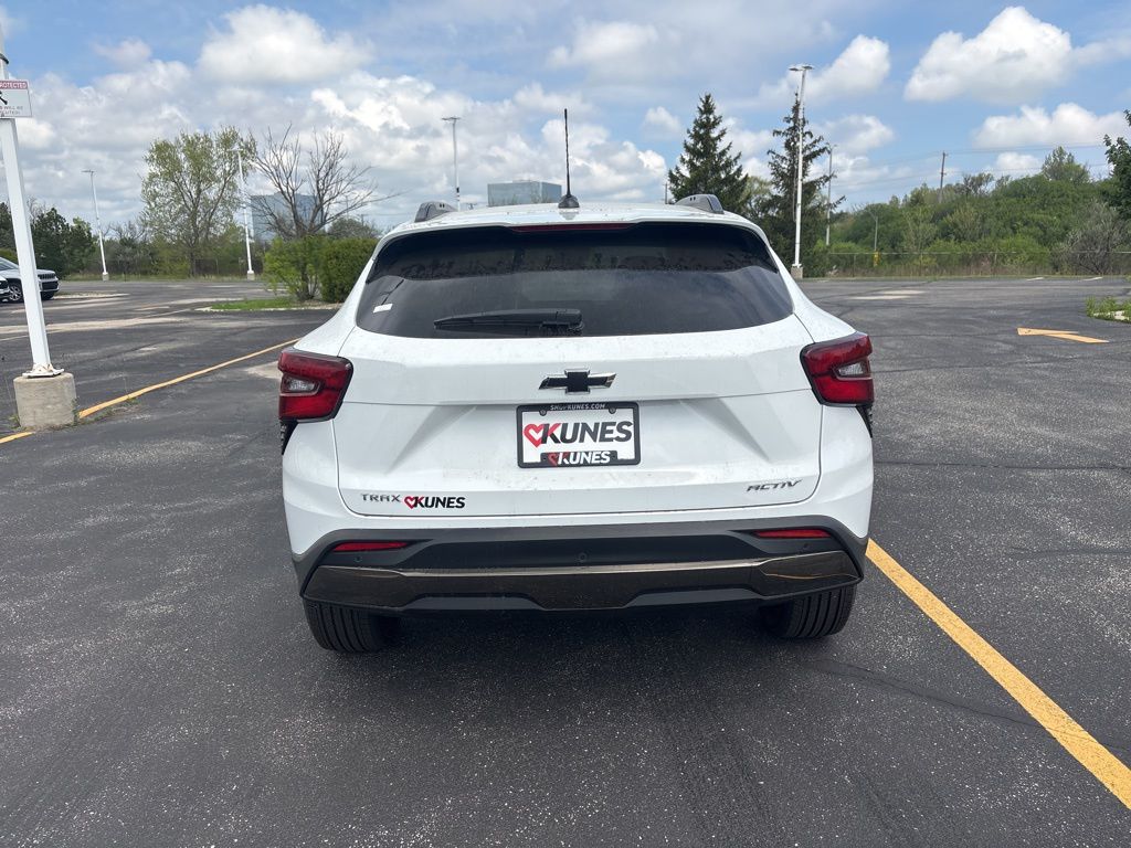 Vehicle image 4 of 18