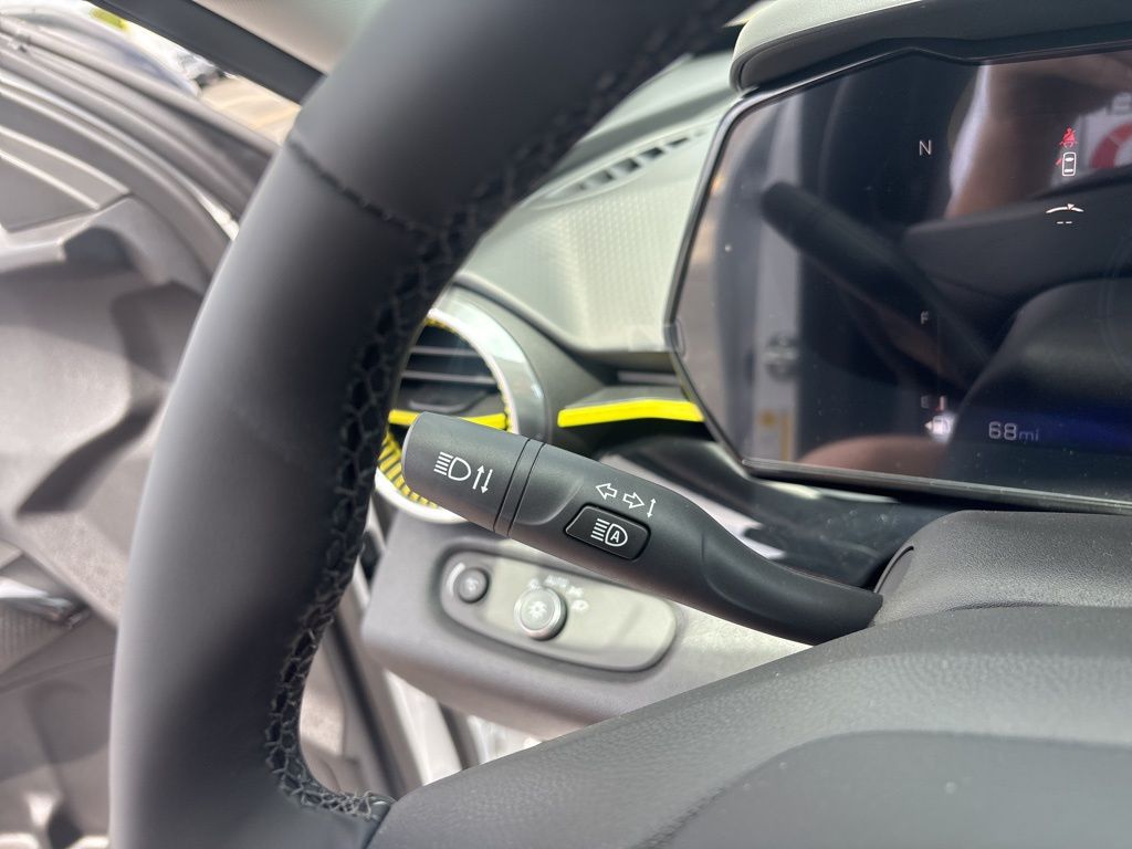 Vehicle image 10 of 18
