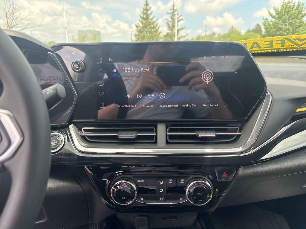 Vehicle image 16 of 18