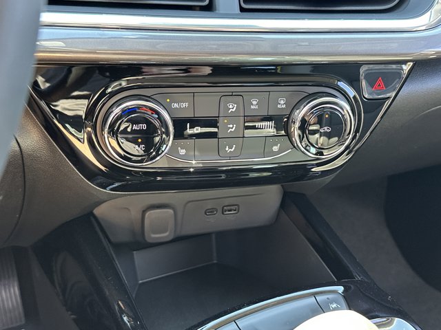 Vehicle image 23 of 25