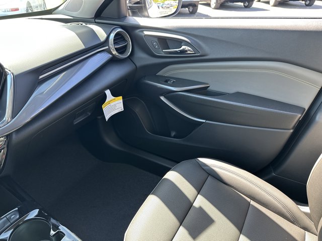 Vehicle image 14 of 25