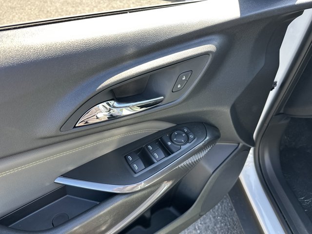 Vehicle image 17 of 25