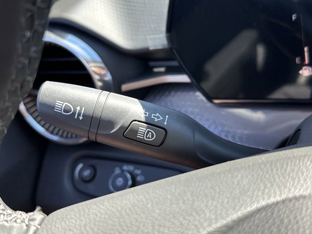 Vehicle image 19 of 25