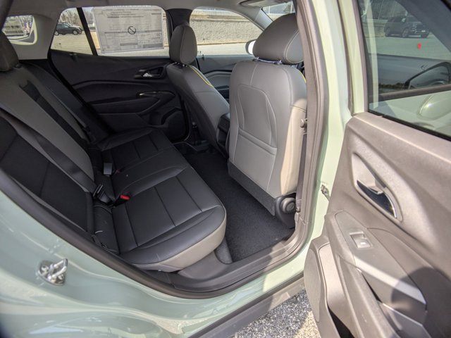 Vehicle image 11 of 30