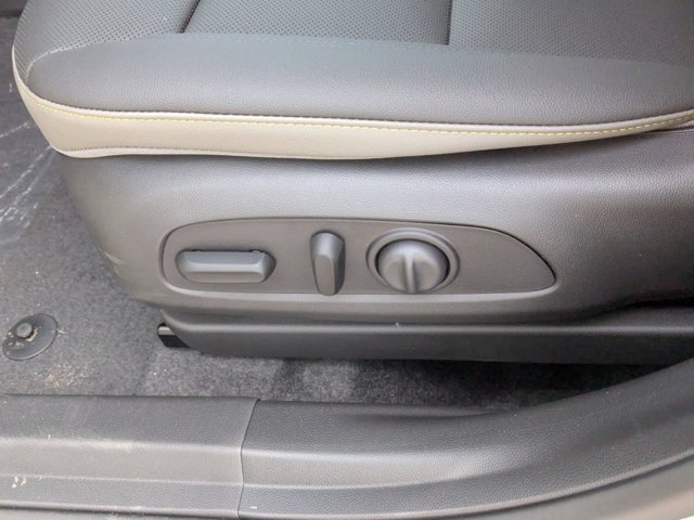 Vehicle image 16 of 30