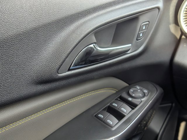 Vehicle image 25 of 30