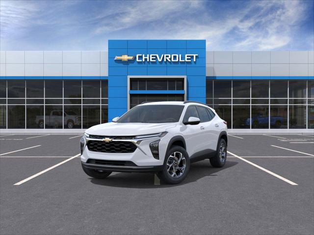 2025 Chevrolet Trax LT Image 2 of 24