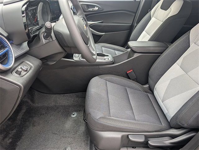 Vehicle image 17 of 25