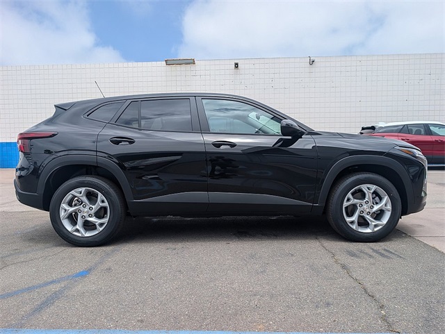 Vehicle image 4 of 25