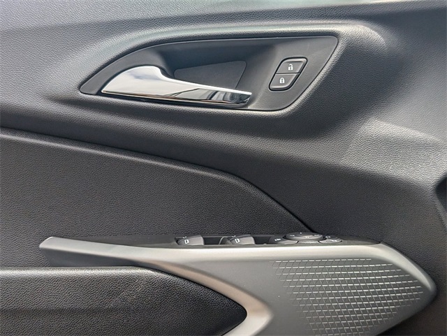 Vehicle image 18 of 25