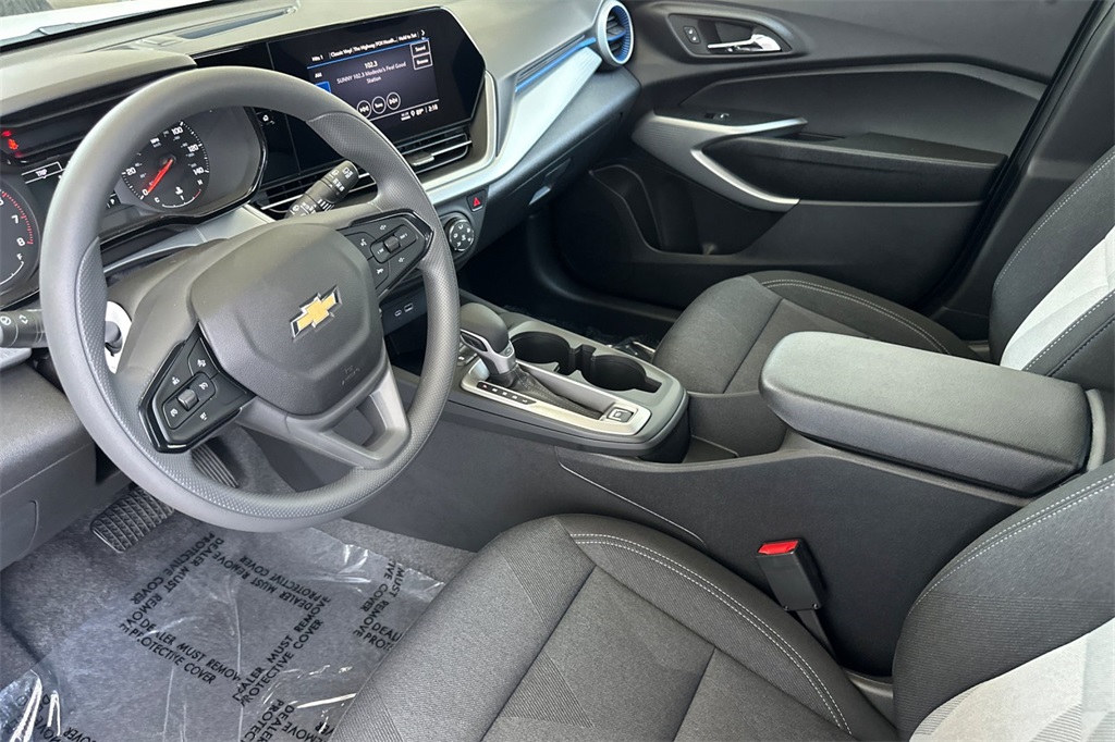 Vehicle image 10 of 27