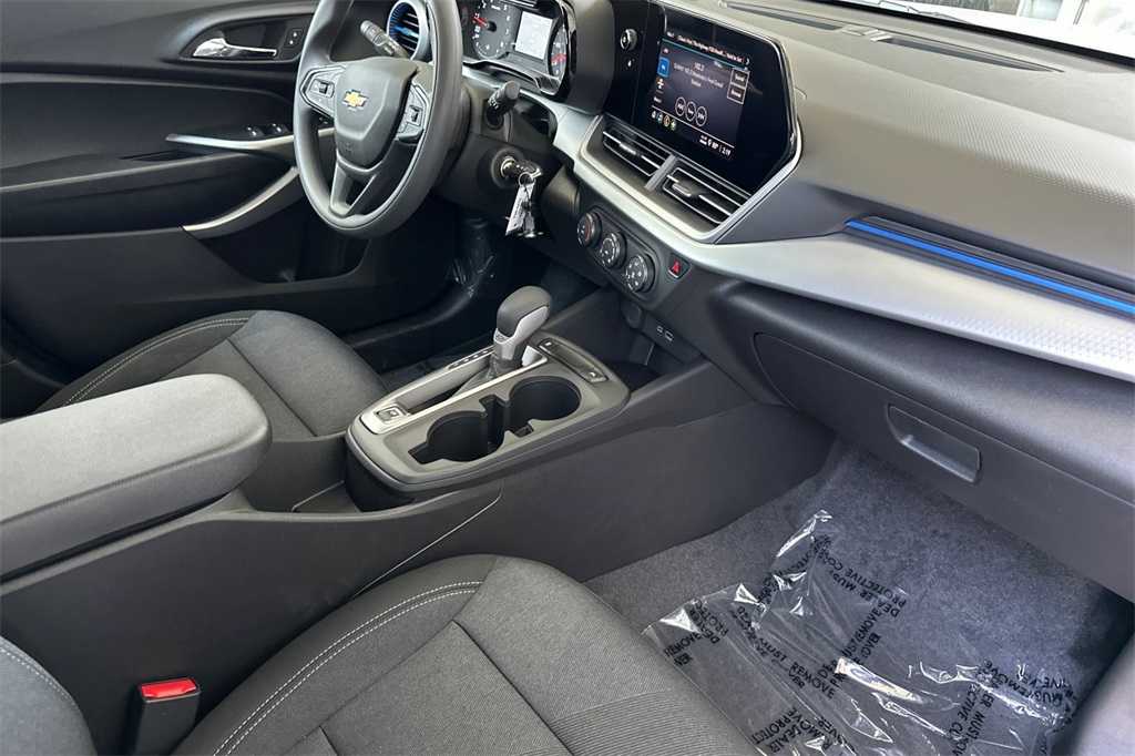 Vehicle image 17 of 27