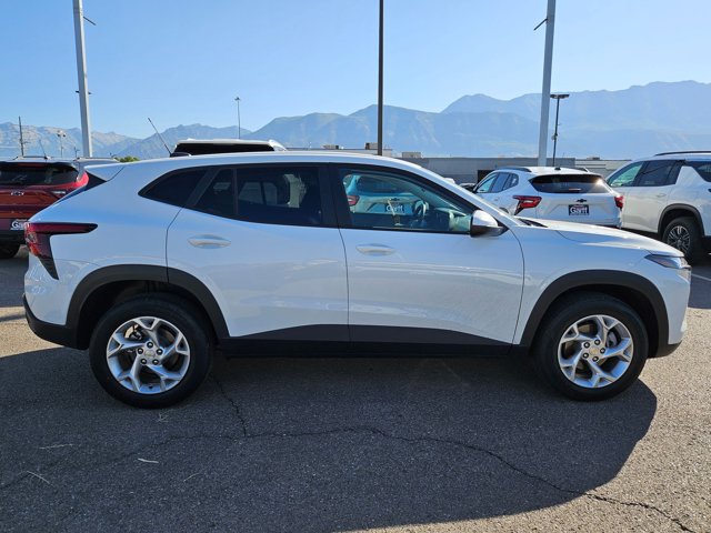 Vehicle image 4 of 25
