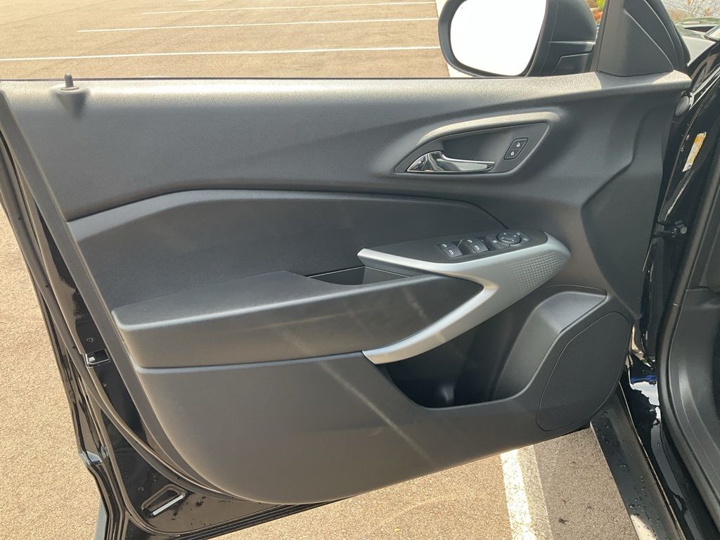 Vehicle image 20 of 28