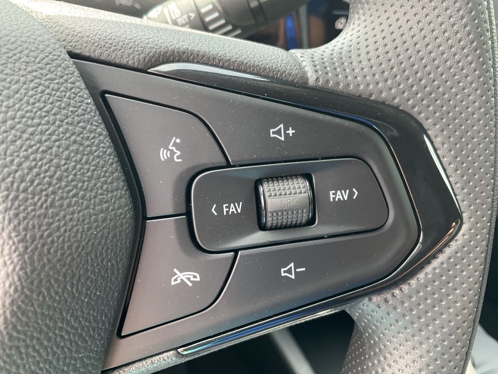 Vehicle image 21 of 28